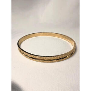 Vintage Trifari art nouveau Gold Toned Thin Bangle bracelet With Etching
